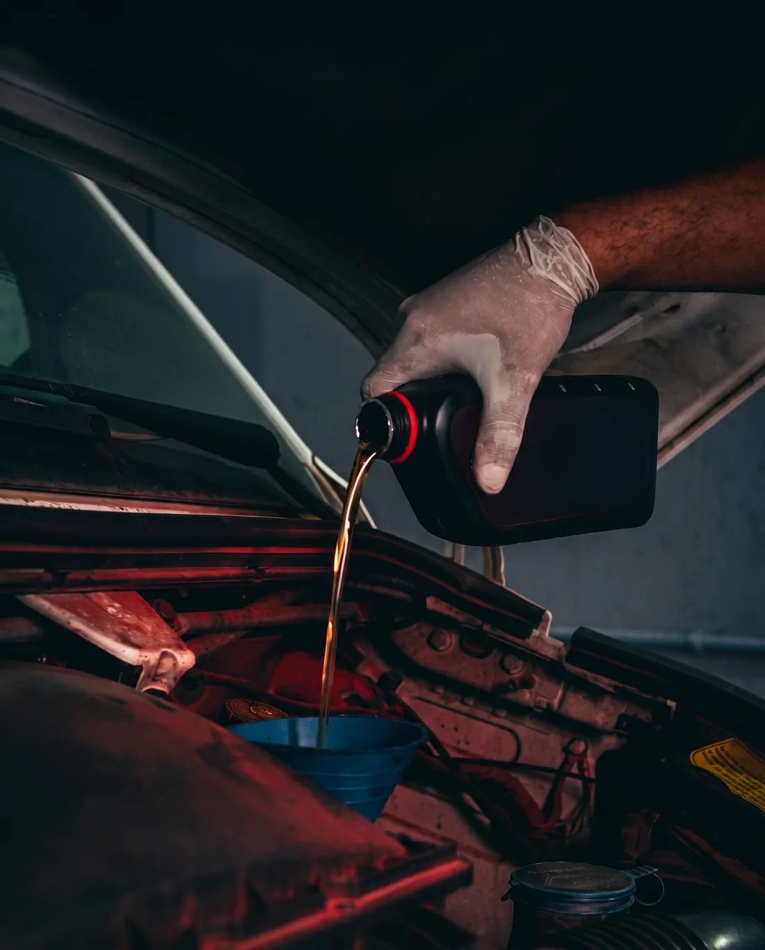 Troca de óleo em andamento na TS Auto Center